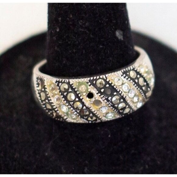 Size 8 1/2, Vintage Avant Garde Two Tone Stripes Wavy Sterling Silver Ring - A23 - Picture 1 of 3